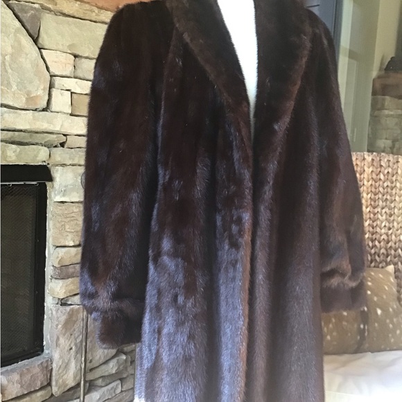 Natural female full length mahogany mink coat - Picture 2 of 16